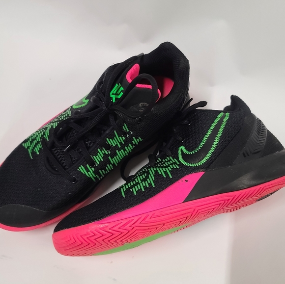 kyrie flytrap 2 black hyper pink
